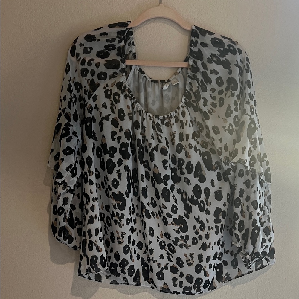 Chic Black and White Leopard Print Blouse
